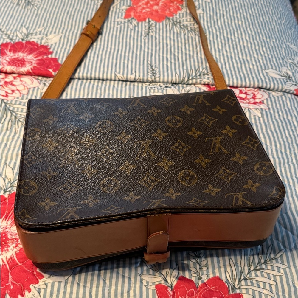 Louis Vuitton Brown Monogram Crossbody Bag with Tan Trim - Picture 2 of 11